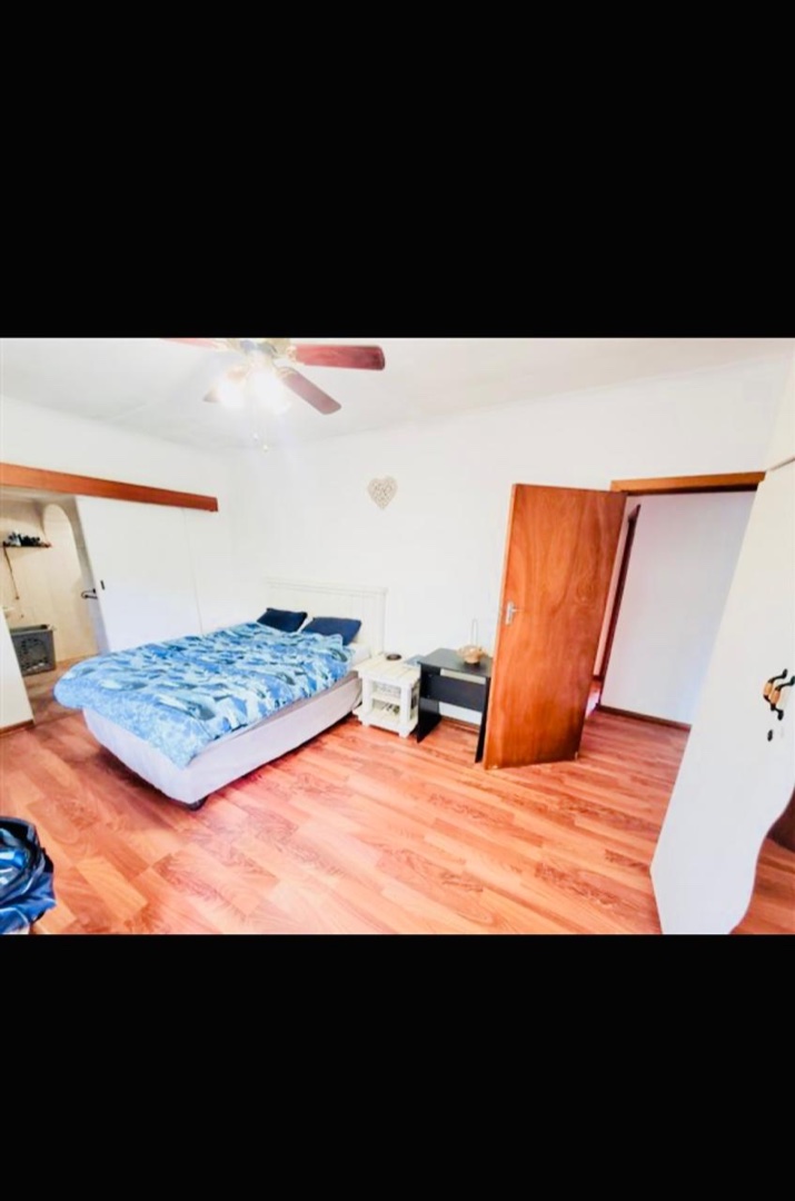 6 Bedroom Property for Sale in Gonubie Eastern Cape